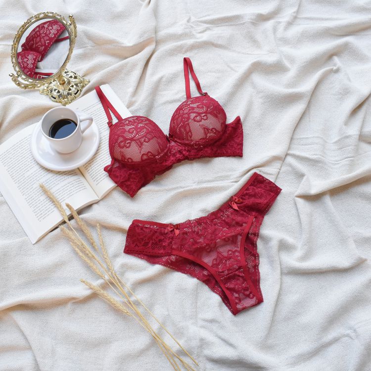 Conjunto Bicolor em Renda com Bojo