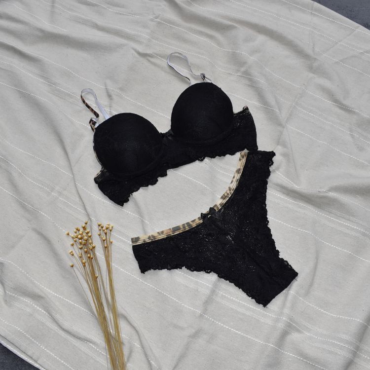 Conjunto de Lingerie Em Renda Animal Print Com Bojo