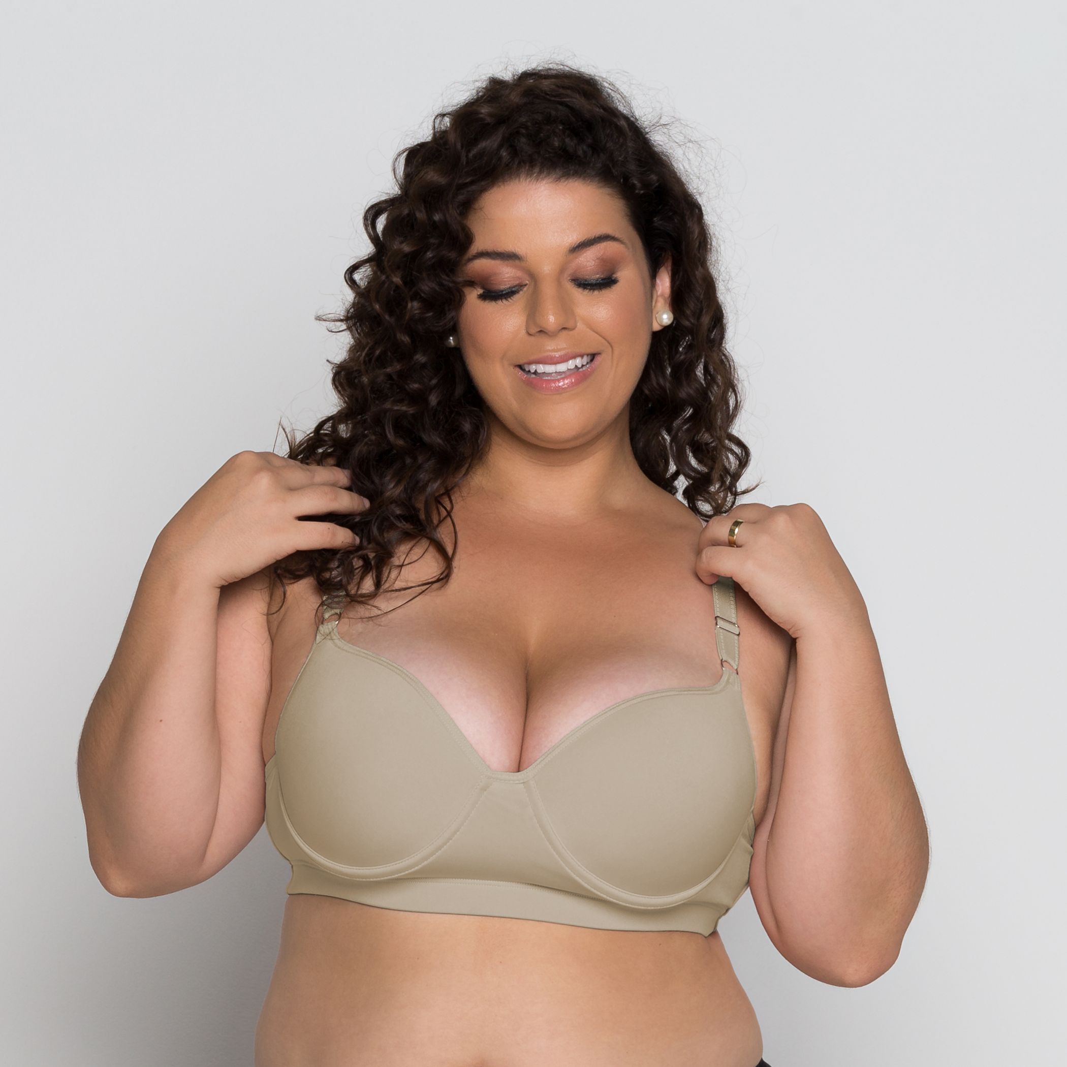 Suti Refor ado Plus Size Liso Compre na Clube ntima